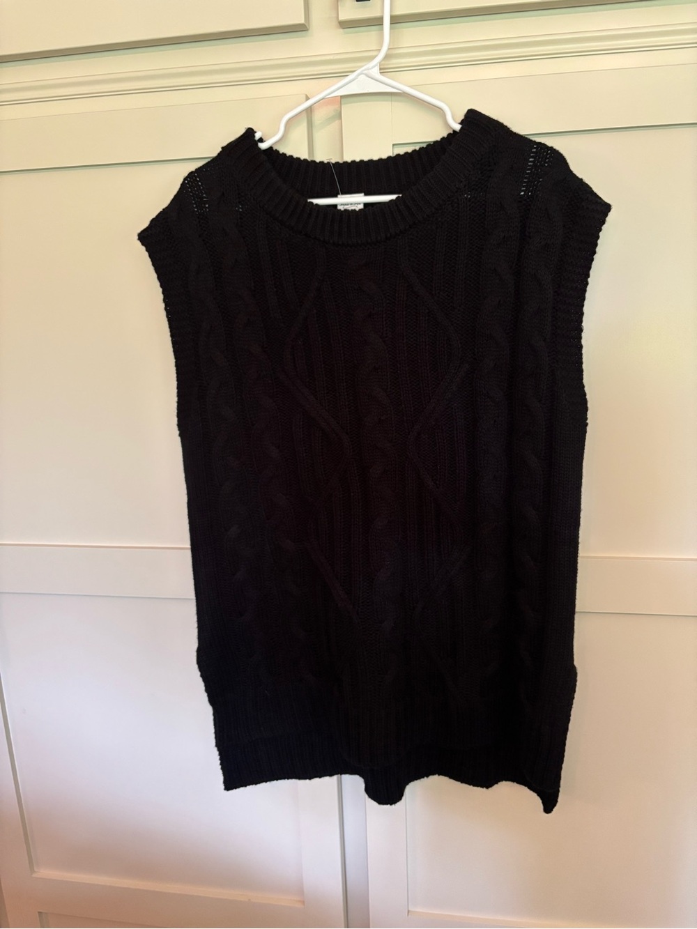 Black Chunky Cable-Knit Sleeveless Sweater Vest One Size